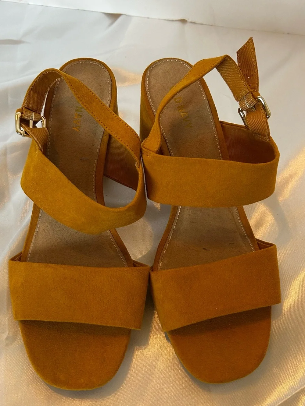 Womens Old Navy Buckled Slingback Strap Block Heel Sandal Faux Suede Mustard 8